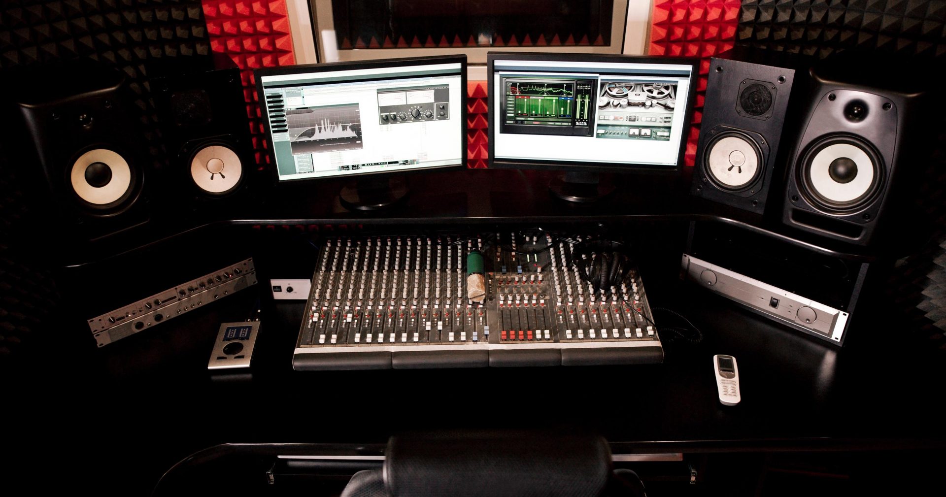 studio-1920x1009 (1)